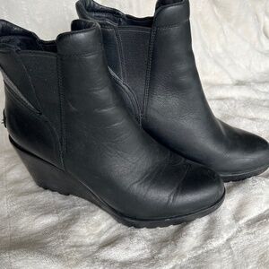Sorel black ankle boot sz 8.5